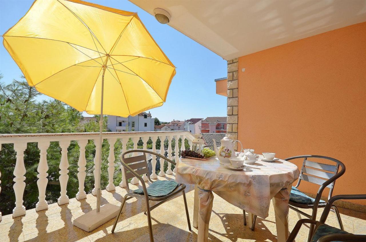 Apartments Miljenka Vodice Ngoại thất bức ảnh