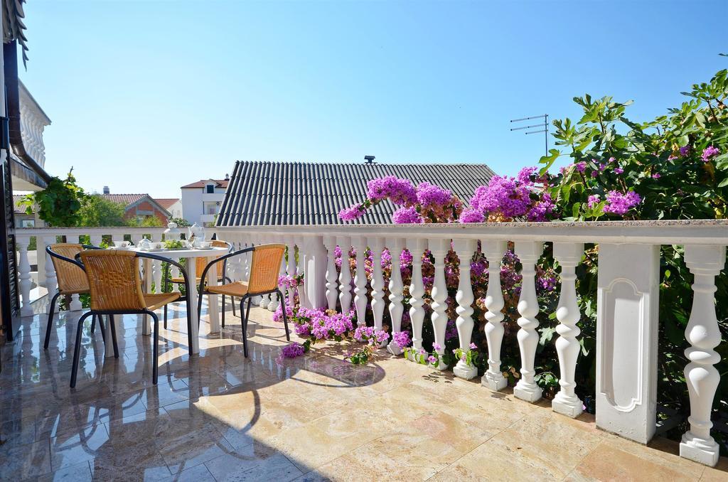 Apartments Miljenka Vodice Ngoại thất bức ảnh