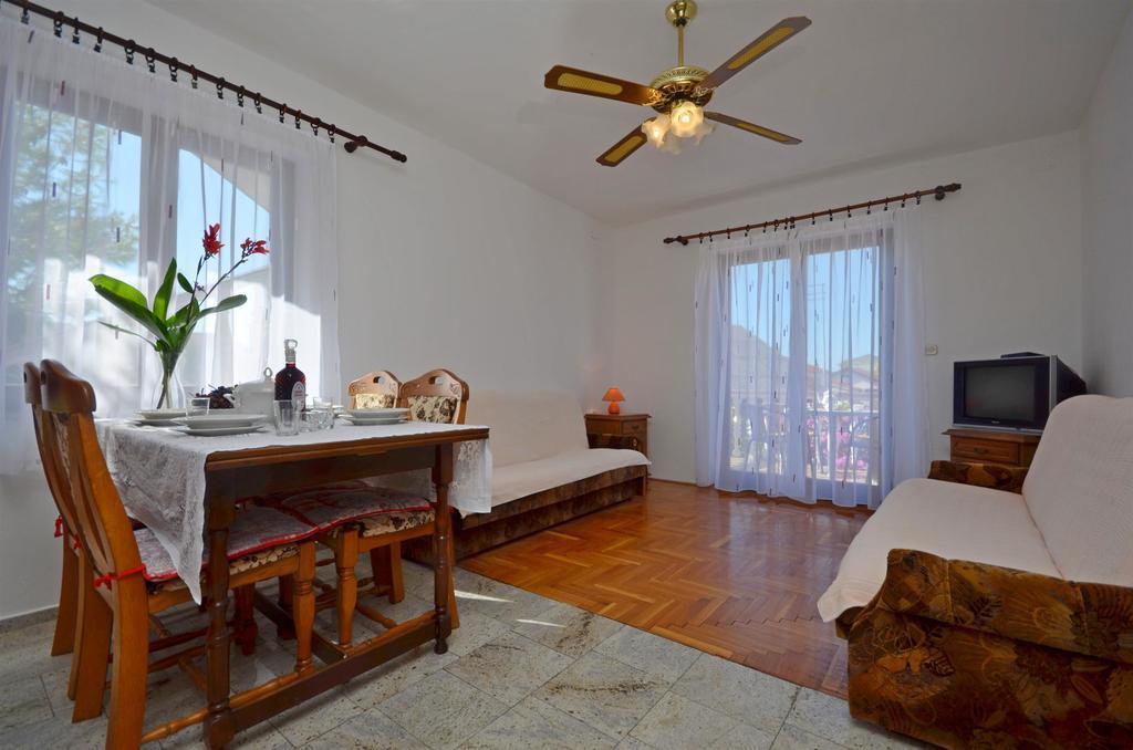 Apartments Miljenka Vodice Ngoại thất bức ảnh