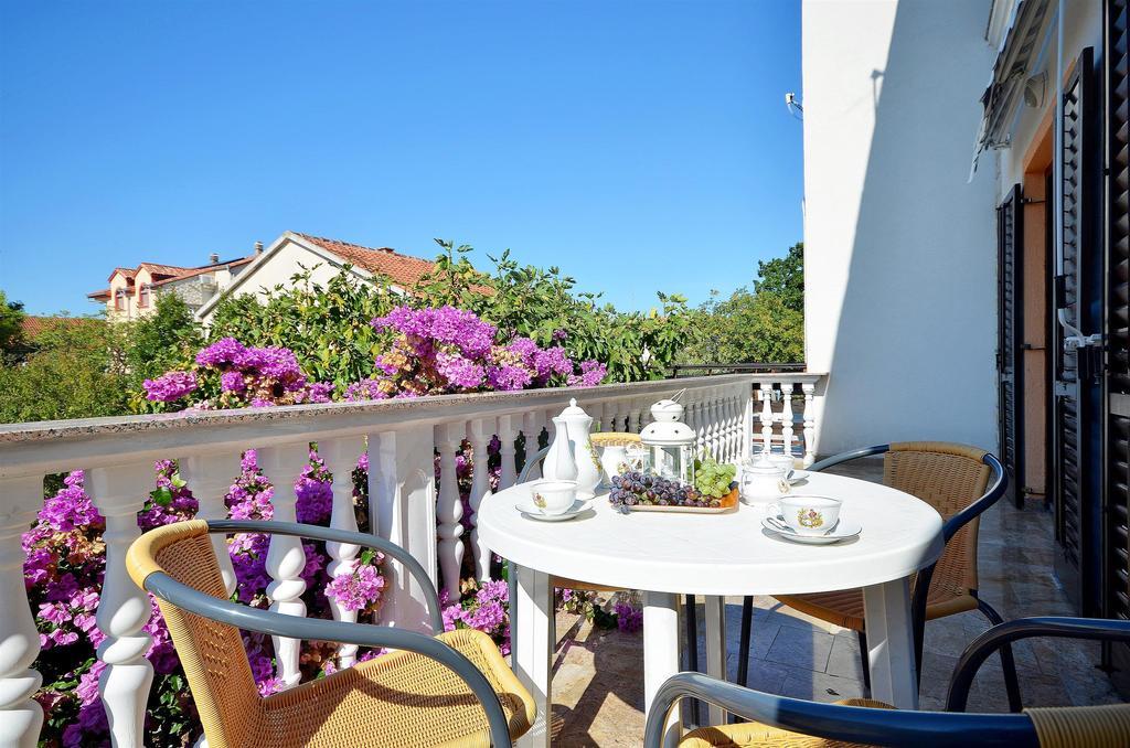 Apartments Miljenka Vodice Ngoại thất bức ảnh