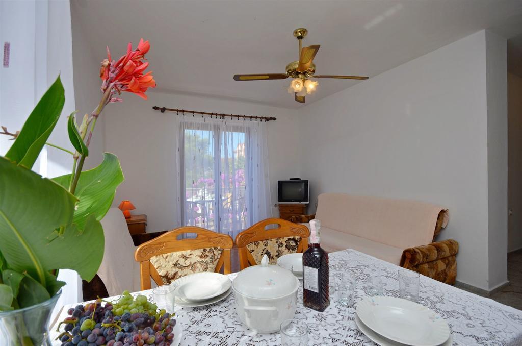 Apartments Miljenka Vodice Ngoại thất bức ảnh