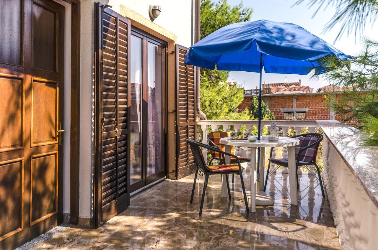 Apartments Miljenka Vodice Ngoại thất bức ảnh